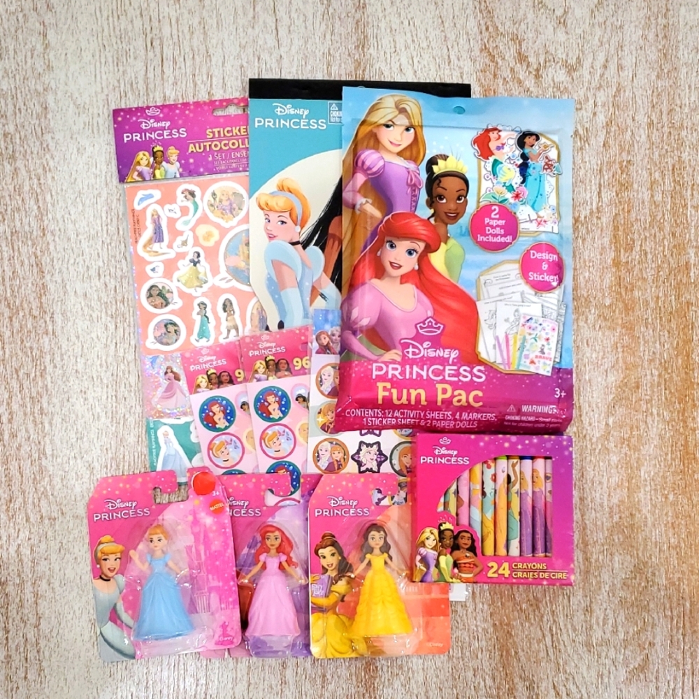 Disney Princess Activity Pack (Includes: Dolls, Stickers and Crayons)